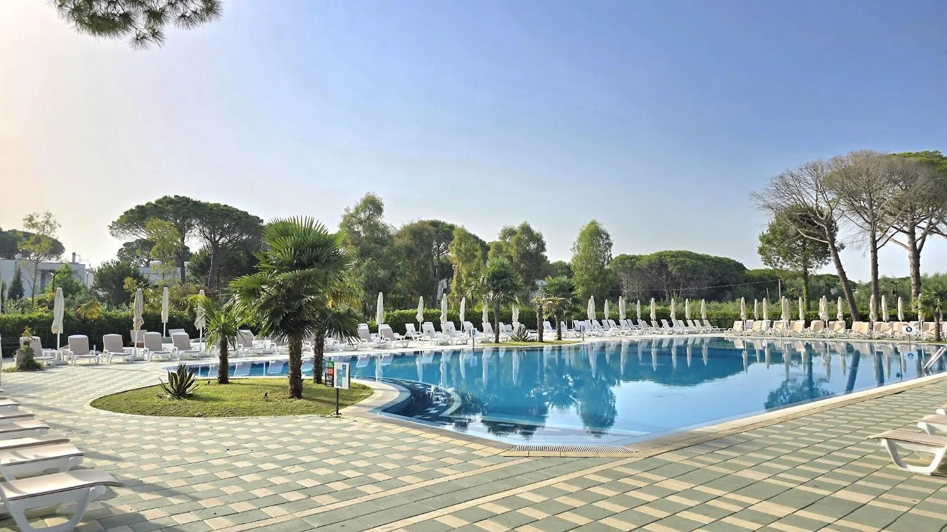 Sunlit Stay With Terrace Near The Beach Plazhi San Pietro