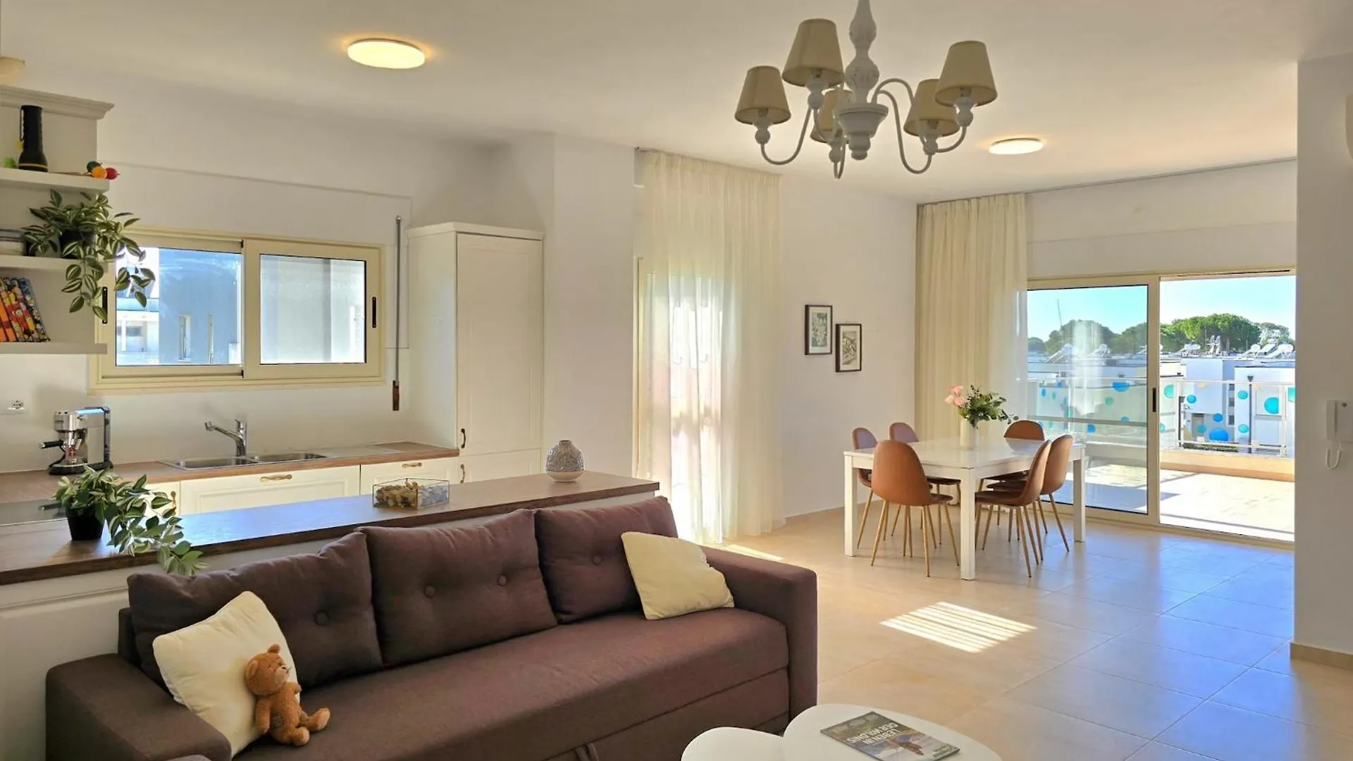 Apartment Sunlit Stay With Terrace Near The Beach Plazhi San Pietro